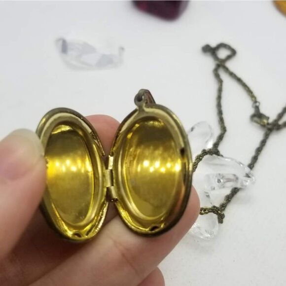 Three dimensional lady in‎ waiting rose crystal locket necklace - Picture 2 of 2